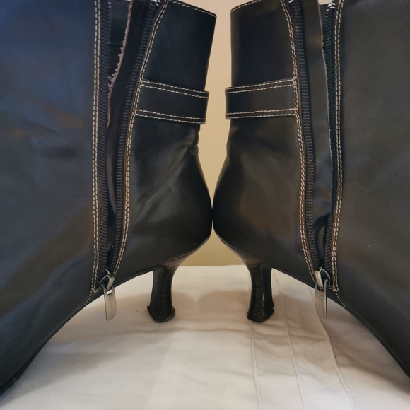 Ann Klein ankle bootie; 7.5 - Picture 9 of 9